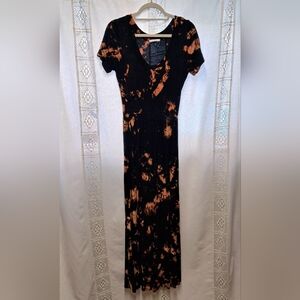 Veveret Hand Tie-Dye Dress